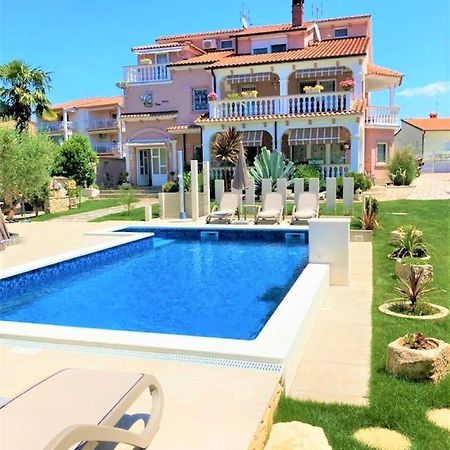 Apartment Villa Engel With Pool Poreč Eksteriør billede