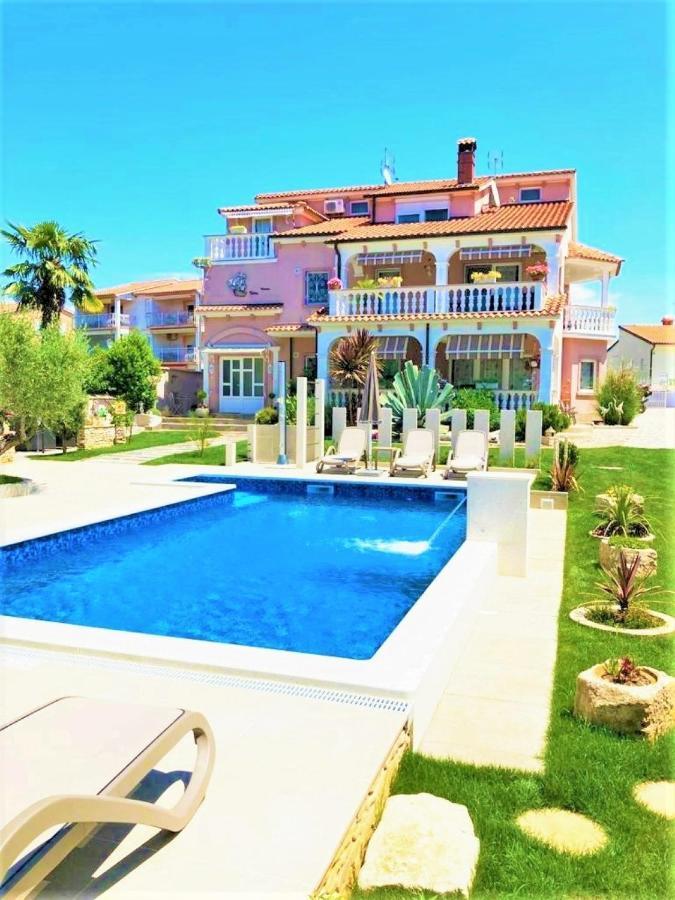 Apartment Villa Engel With Pool Poreč Eksteriør billede