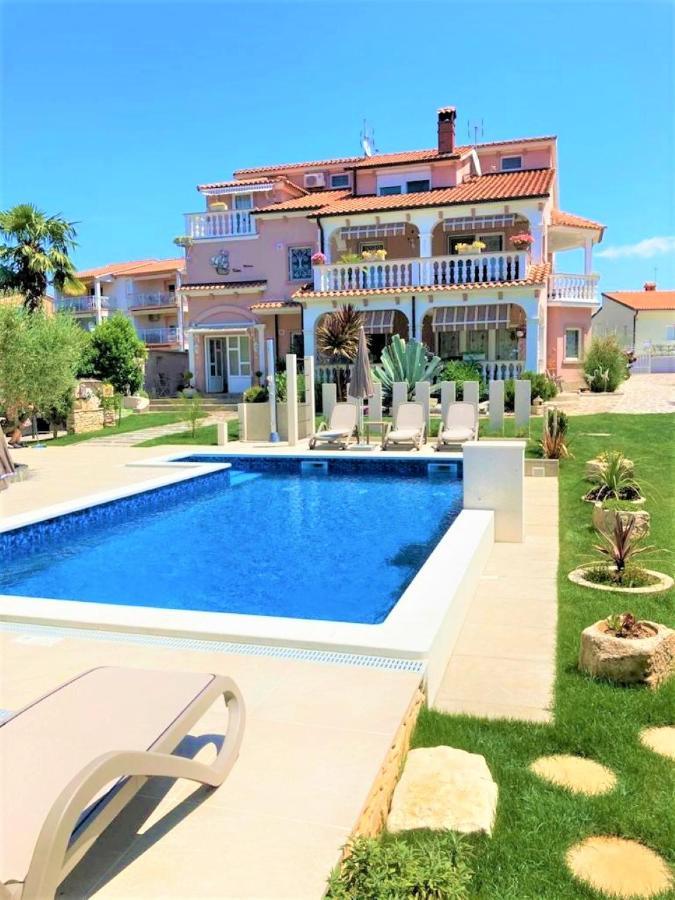 Apartment Villa Engel With Pool Poreč Eksteriør billede